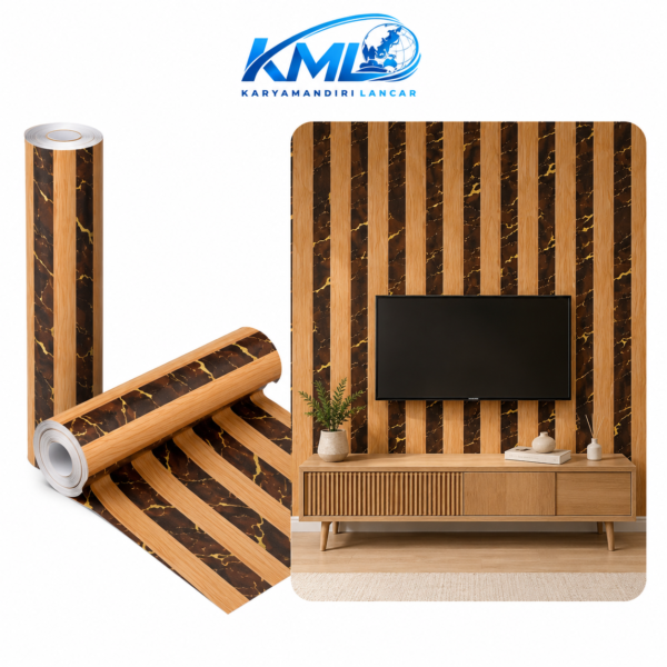 Wallpaper KML WPP 6860-4 memiliki kombinasi motif panel kayu natural dengan marmer hitam aksen gold, cocok untuk menciptakan interior modern, elegan, dan mewah.