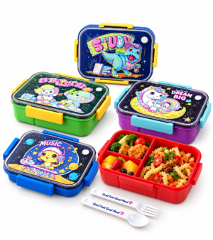 KML Lunchbox Kotak Bekal Makan Anak 1450 ML 3 Sekat dengan Sendok Garpu Motif Kartun – HX-67114